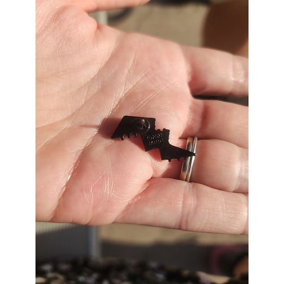 Mattel 2023 Monster High Frankie Stein Lightning Bolt SDCC Lapel Pin (P140) - Picture 2 of 4